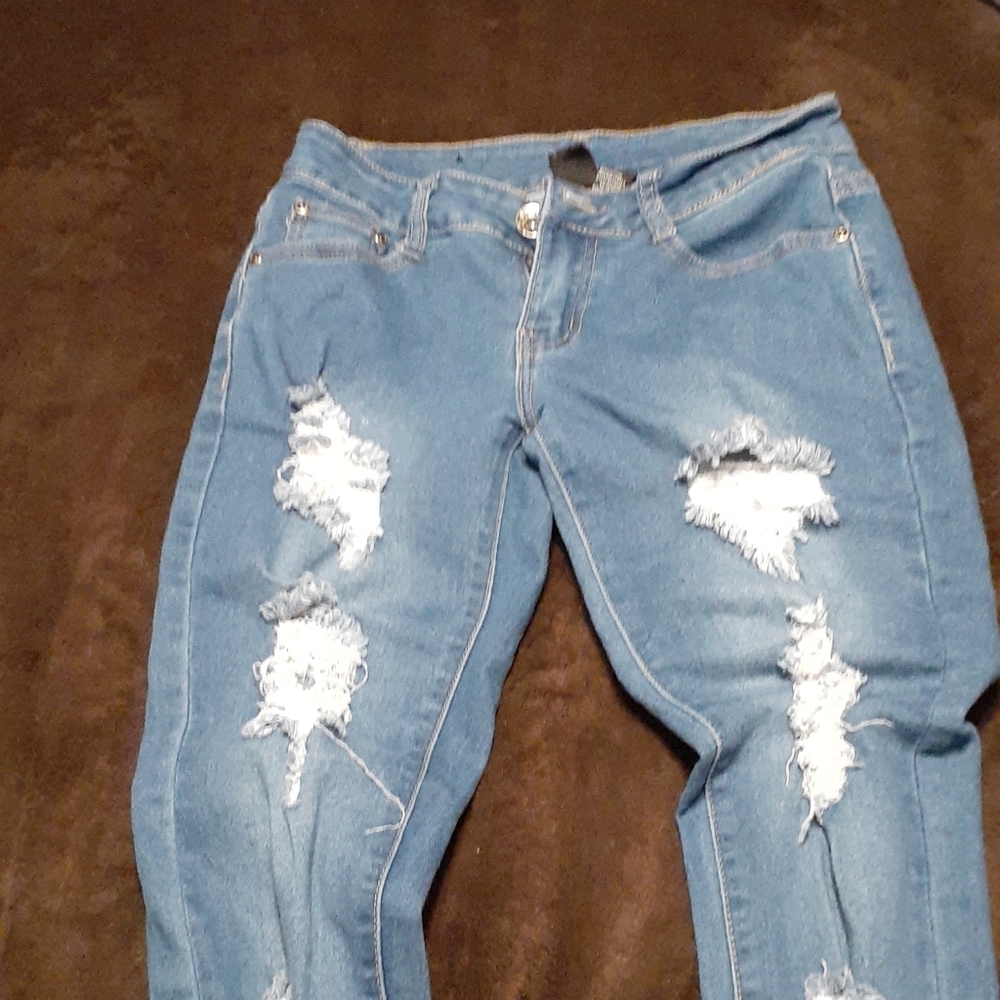 Ripped skinny jeans